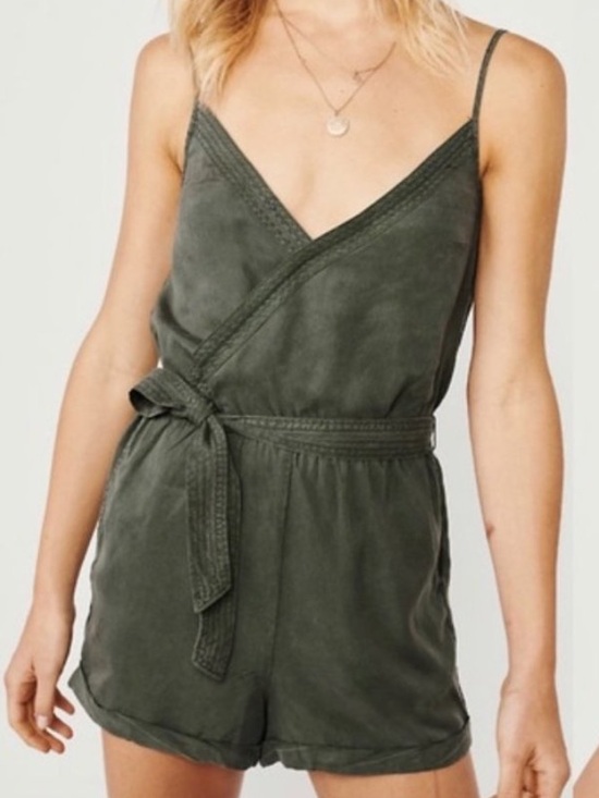 Abercrombie & Fitch Pants - Abercrombie & Fitch Wmn S Black Sleeveless Tie Waist Surplice Utility Romper NWT